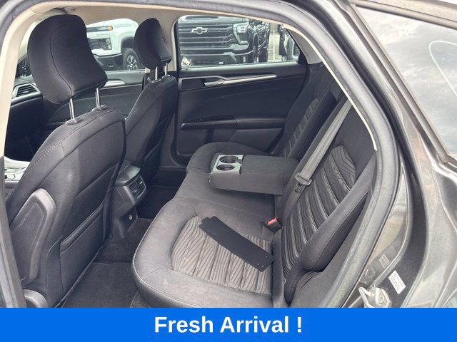 Used 2016 Ford Fusion SE FWD image 3