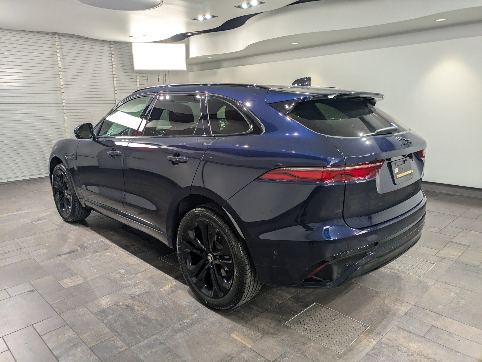 New 2026 Jaguar F-PACE R-Dynamic S image 4