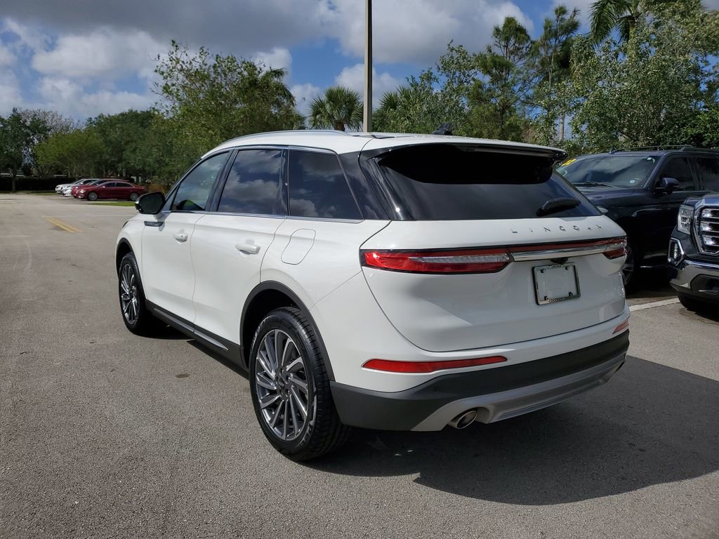 Used 2023 Lincoln Corsair Reserve image 3