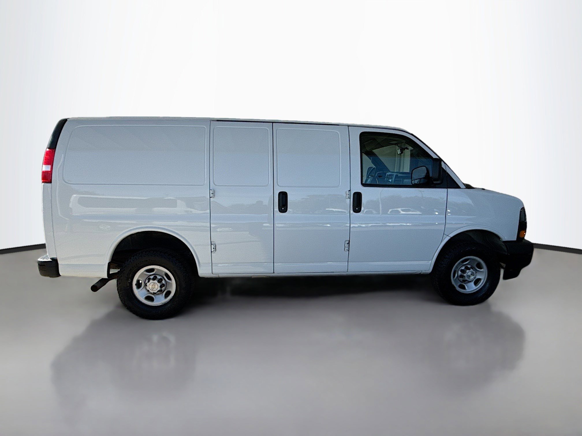 Used 2022 Chevrolet Express 2500 image 11