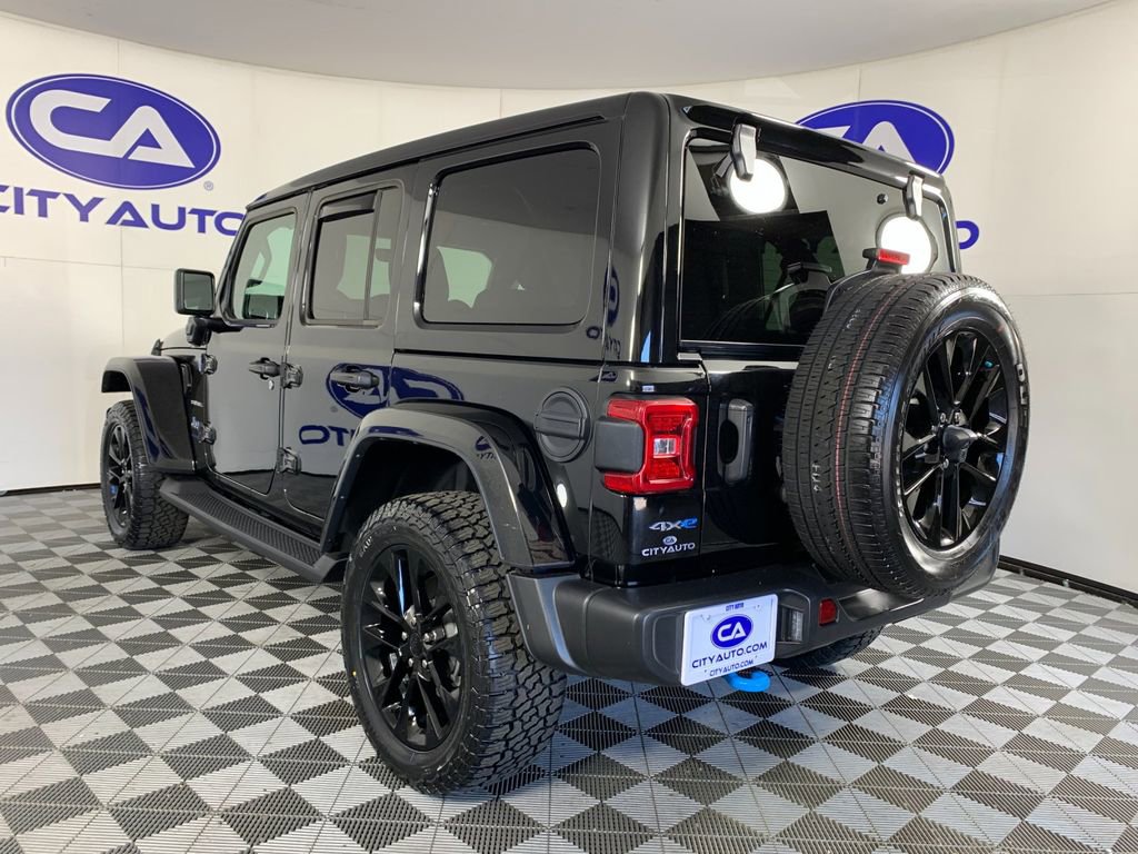 Used 2023 Jeep Wrangler Unlimited Sahara w/ Cold Weather Group AWD/4WD image 5