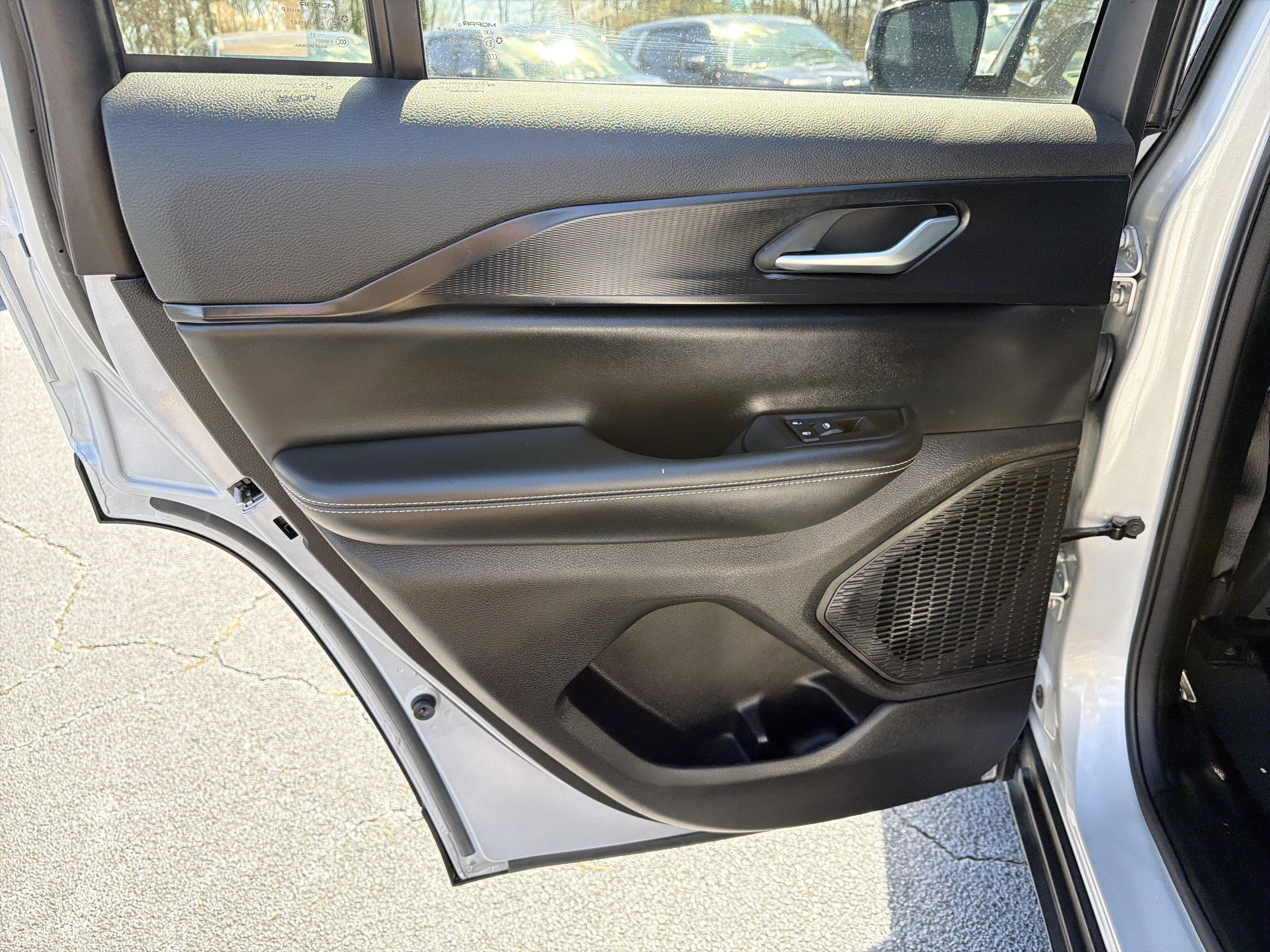Used 2023 Jeep Grand Cherokee Altitude AWD/4WD image 21