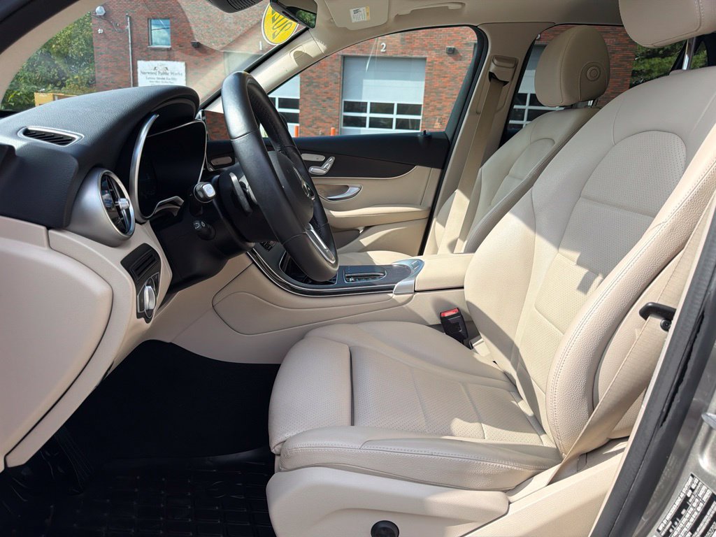 Used 2022 Mercedes-Benz GLC 300 4MATIC w/ Multimedia Package Lite image 17