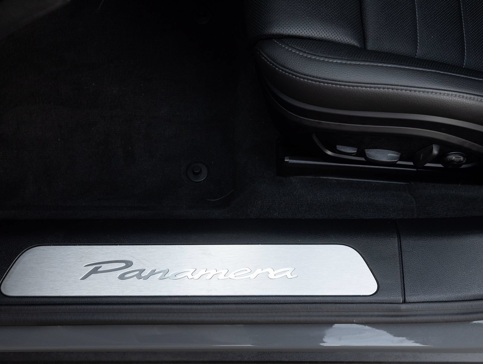 Certified 2025 Porsche Panamera image 22