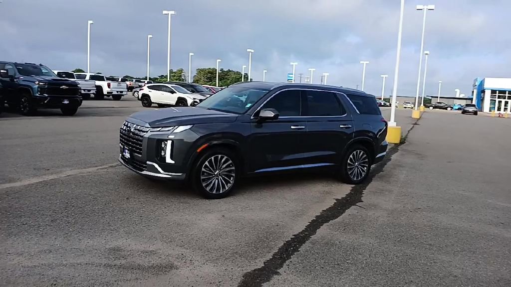 Used 2025 Hyundai Palisade Calligraphy FWD image 4