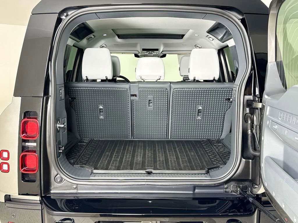 Used 2025 Land Rover Defender 110 X-Dynamic SE AWD/4WD image 24