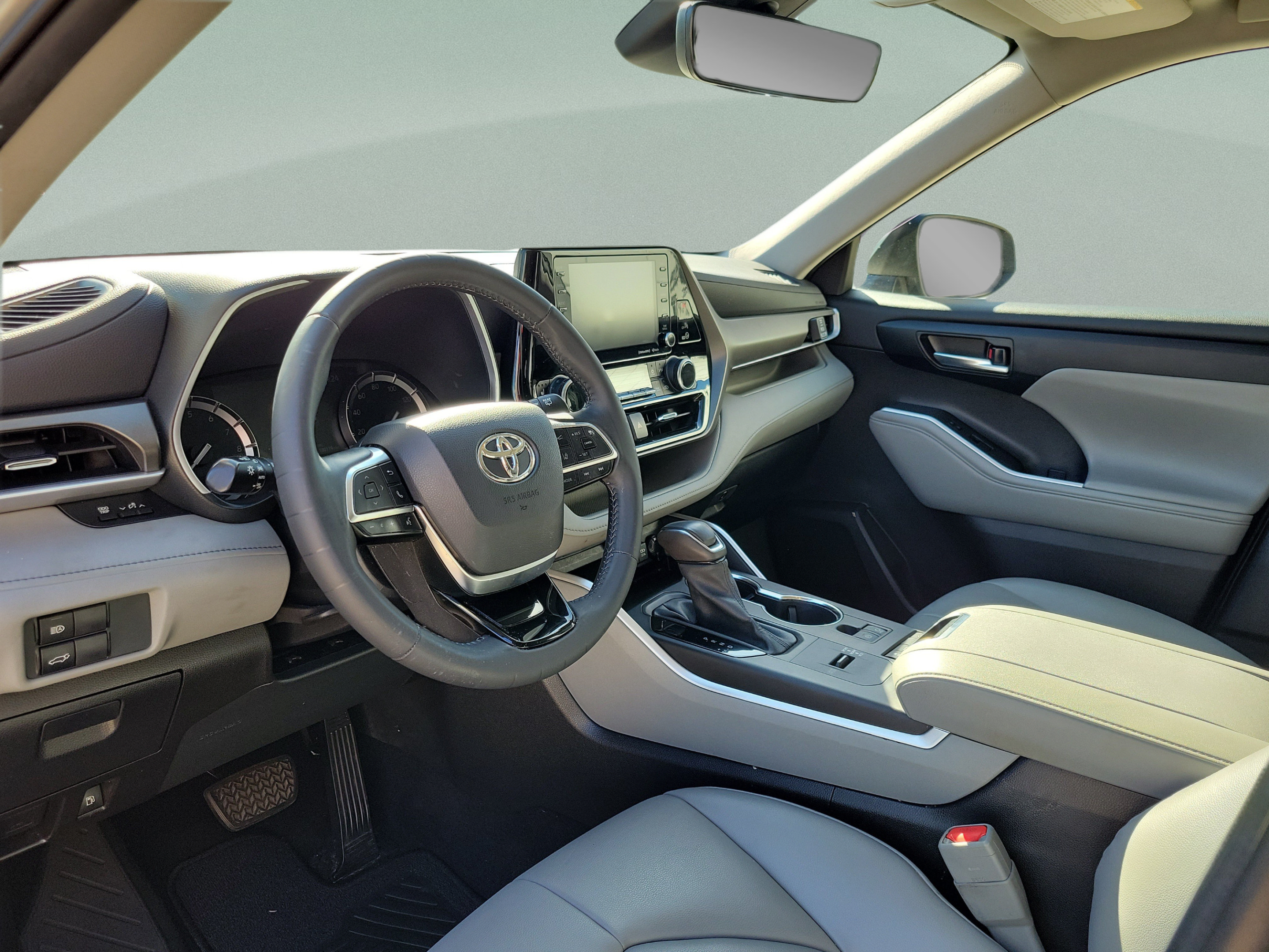 Used 2021 Toyota Highlander XLE FWD image 8