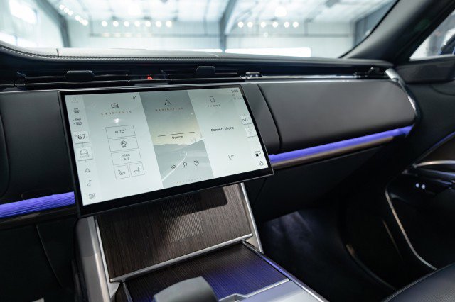 Used 2025 Land Rover Range Rover Autobiography image 34