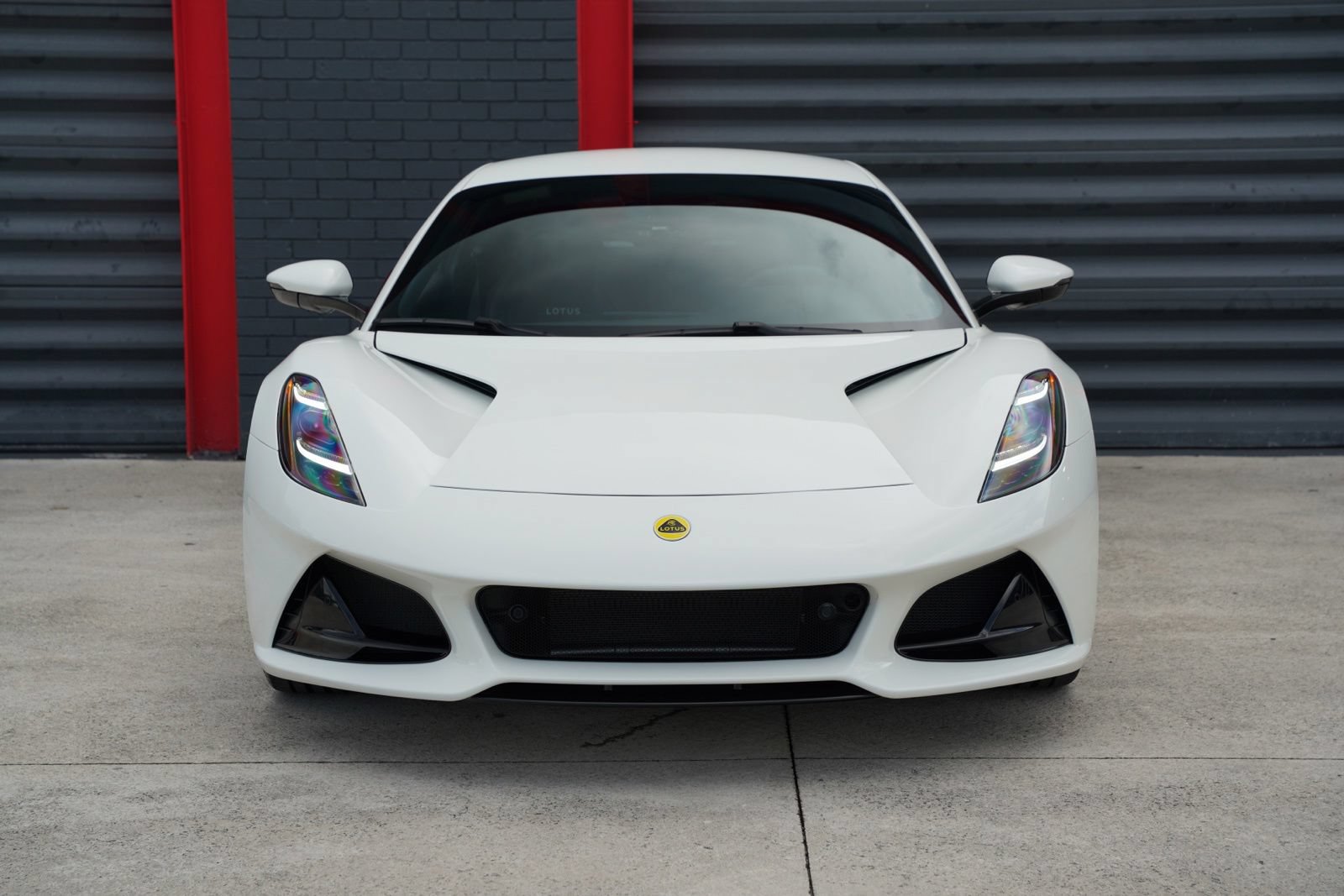 Used 2025 Lotus Emira RWD image 3