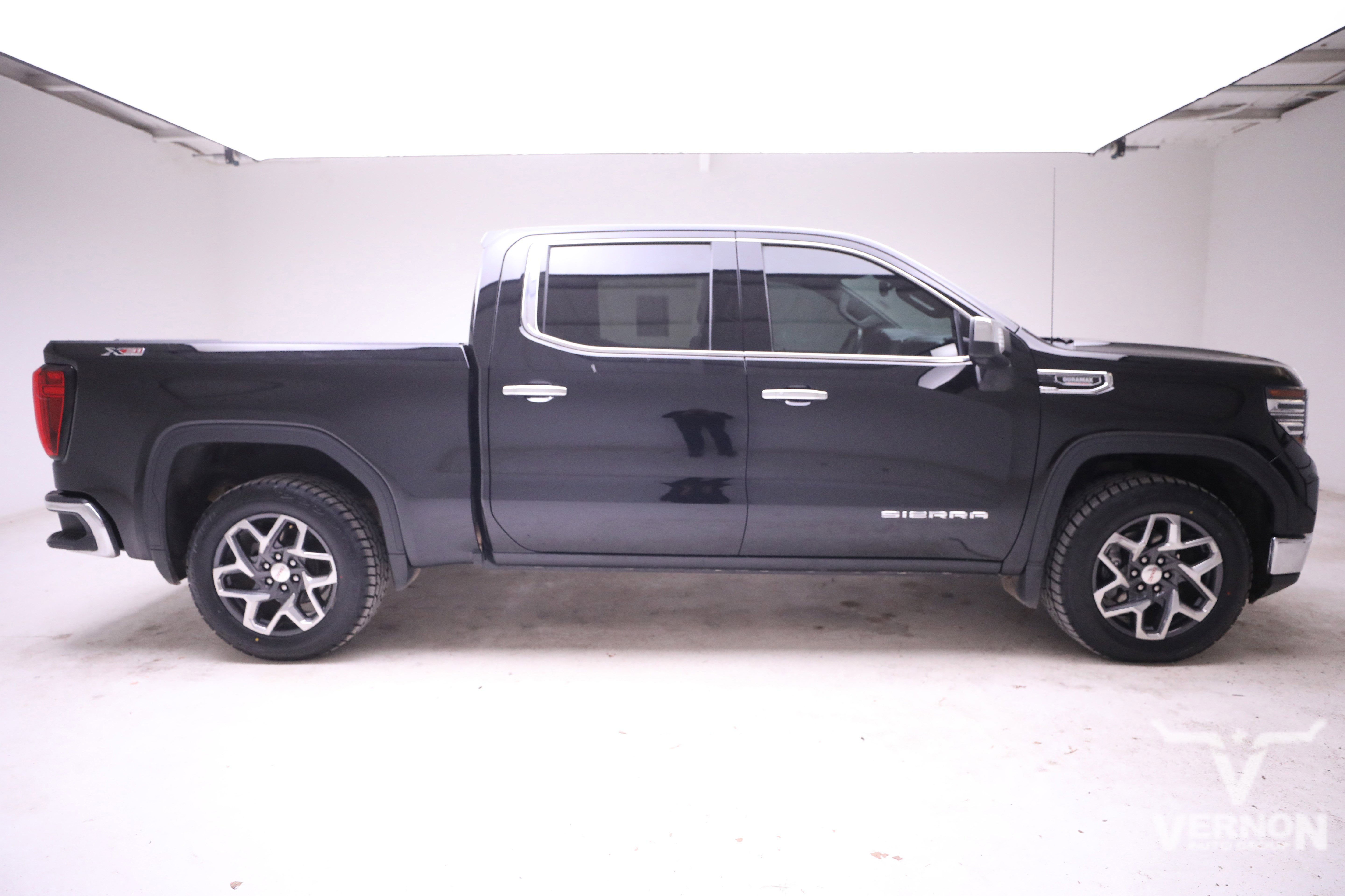 Used 2023 GMC Sierra 1500 SLT w/ SLT Premium Package image 6