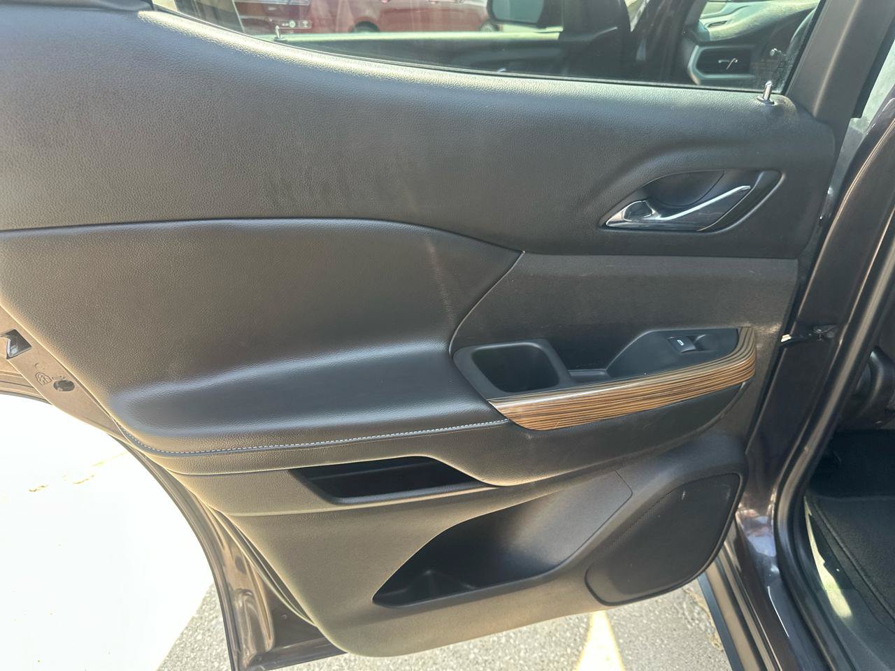 Used 2017 GMC Acadia SLE FWD image 16