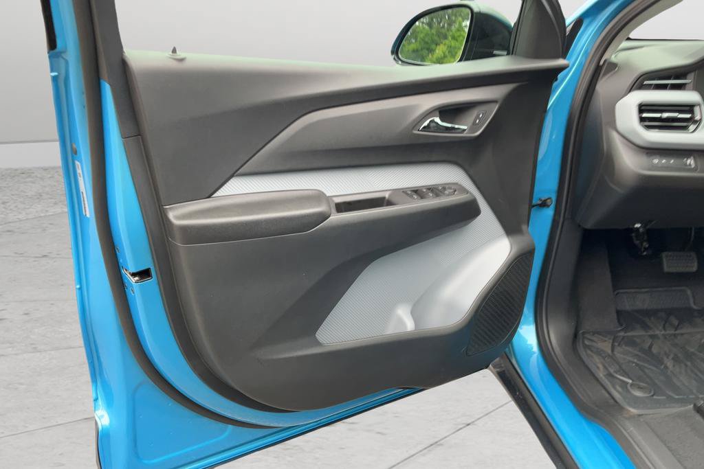 New 2027 Chevrolet Bolt RS w/ Technology Package FWD image 9