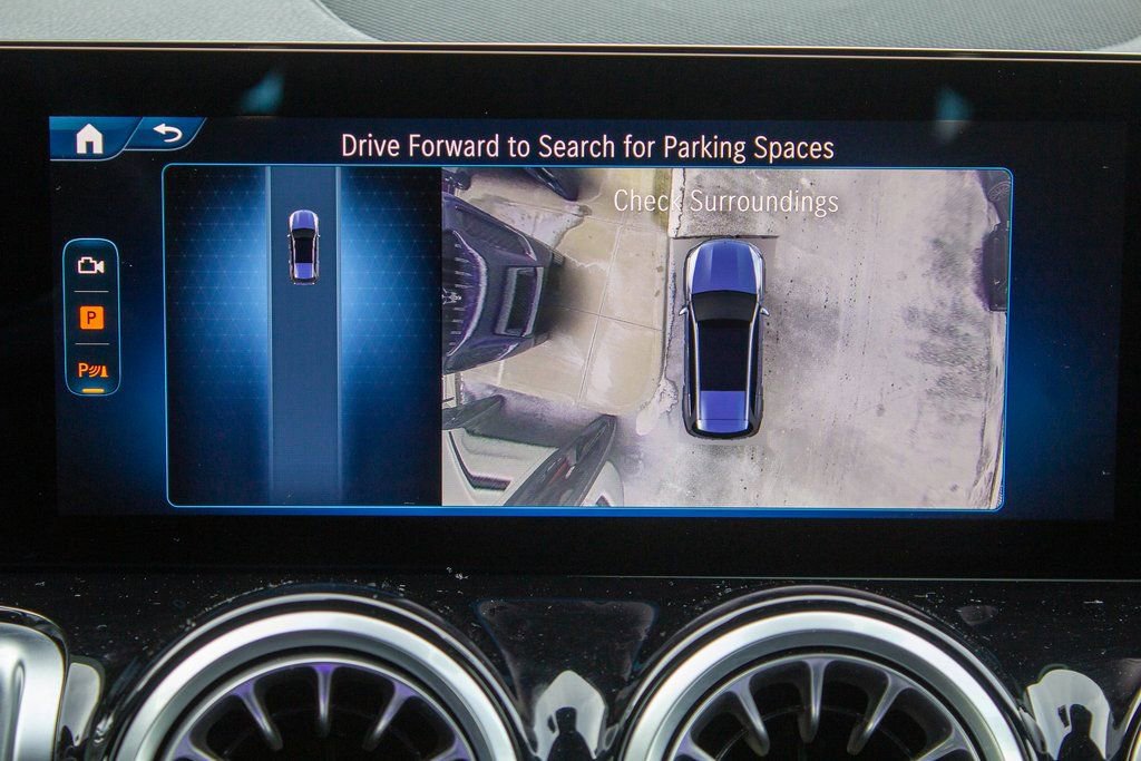 Used 2025 Mercedes-Benz GLB 35 AMG 4MATIC image 18