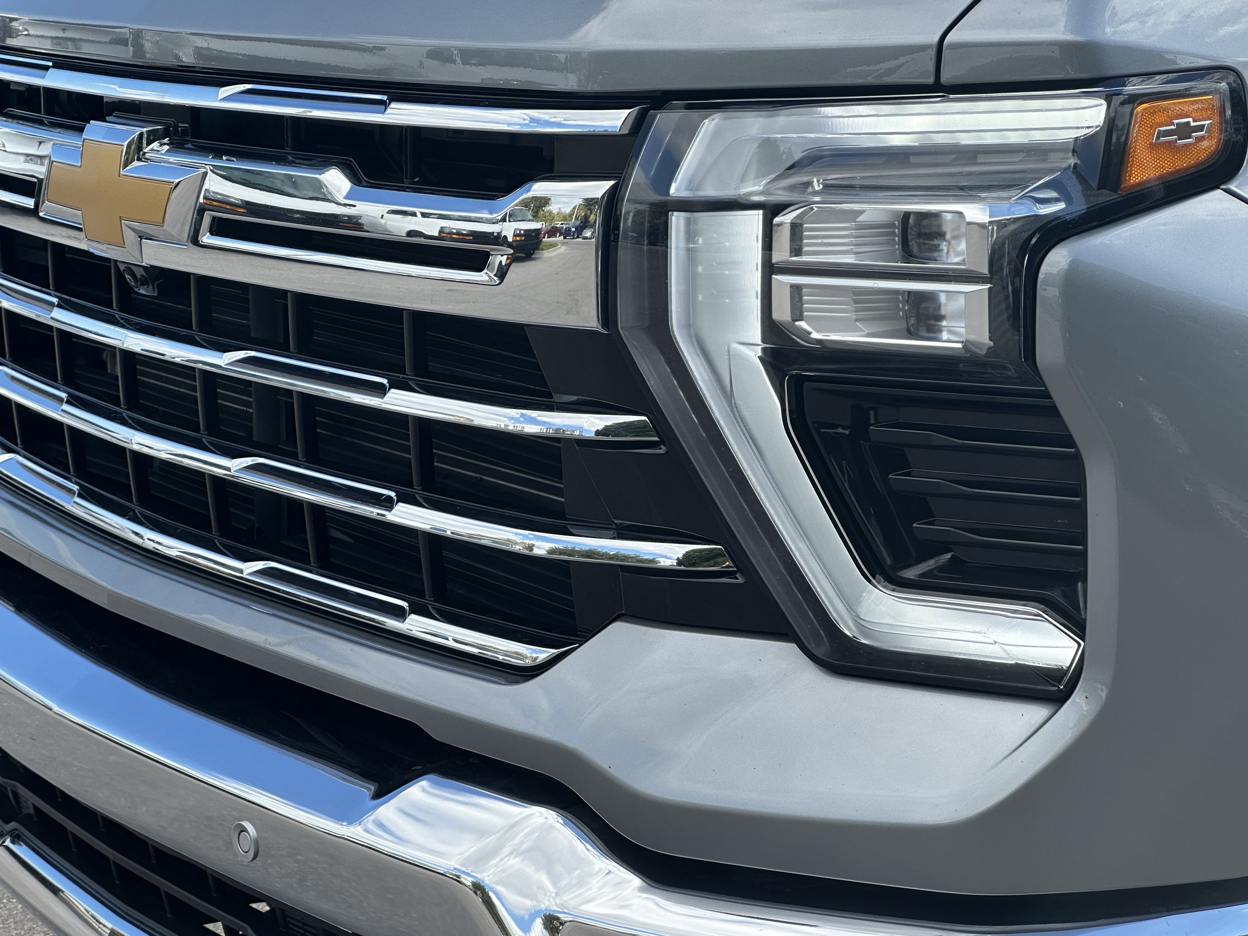 Used 2025 Chevrolet Silverado 3500 LTZ w/ LTZ Premium Package image 6