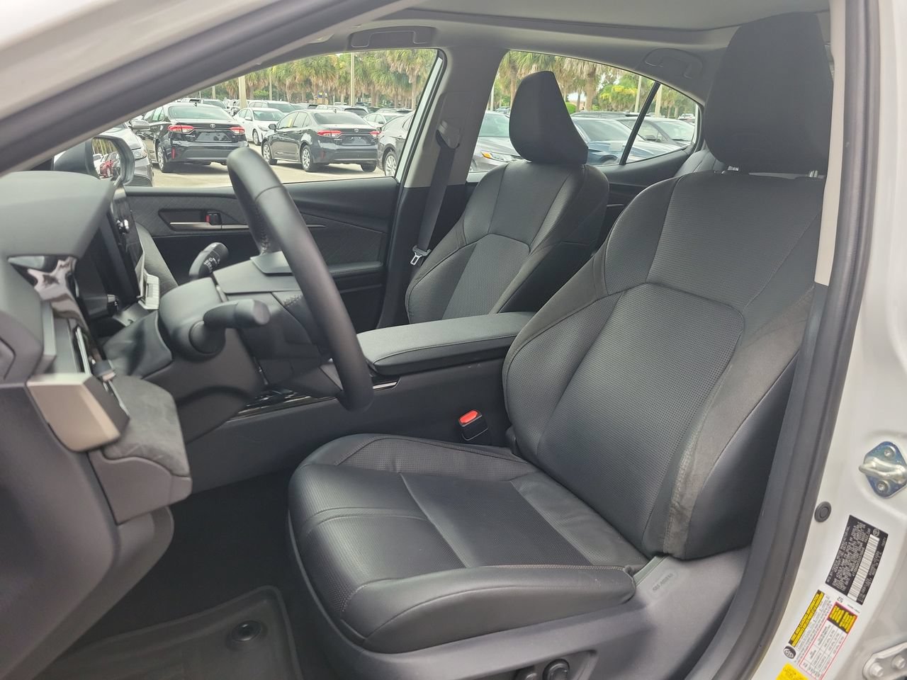 Used 2025 Toyota Camry XLE AWD/4WD image 17