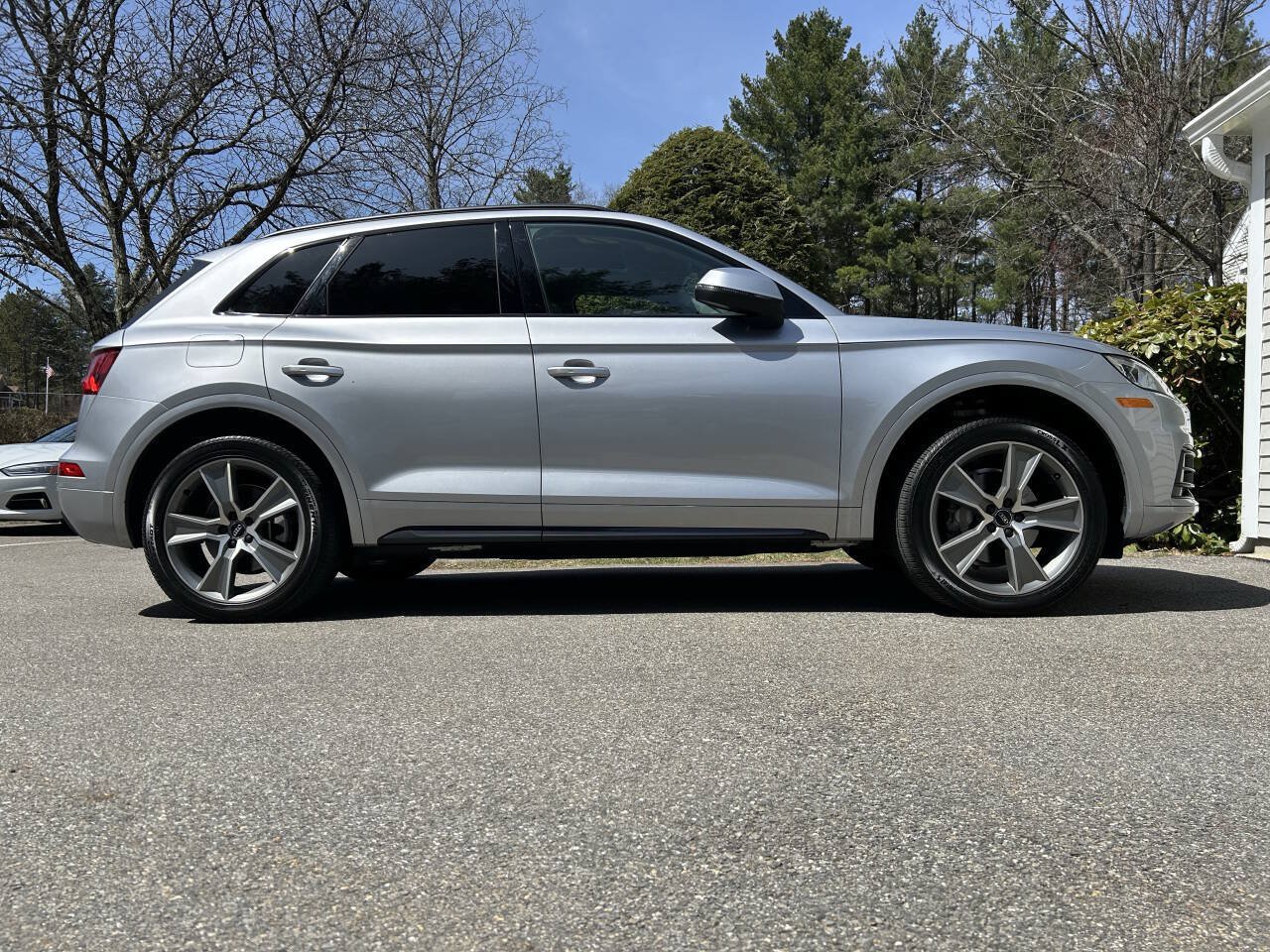 Used 2019 Audi Q5 2.0T Premium Plus w/ Premium Plus Package AWD/4WD image 3