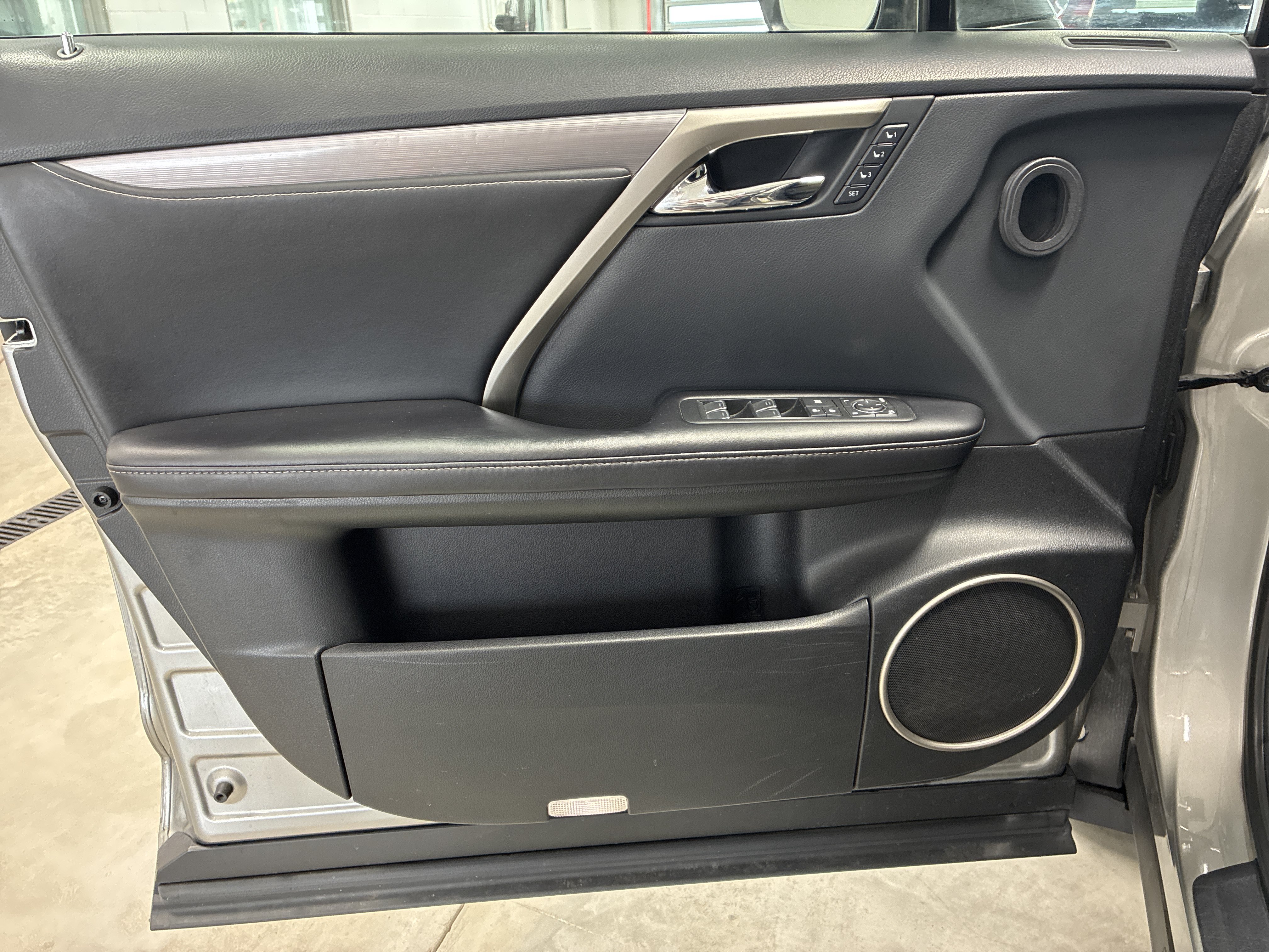 Used 2018 Lexus RX 450h F Sport w/ Accessory Package AWD/4WD image 18