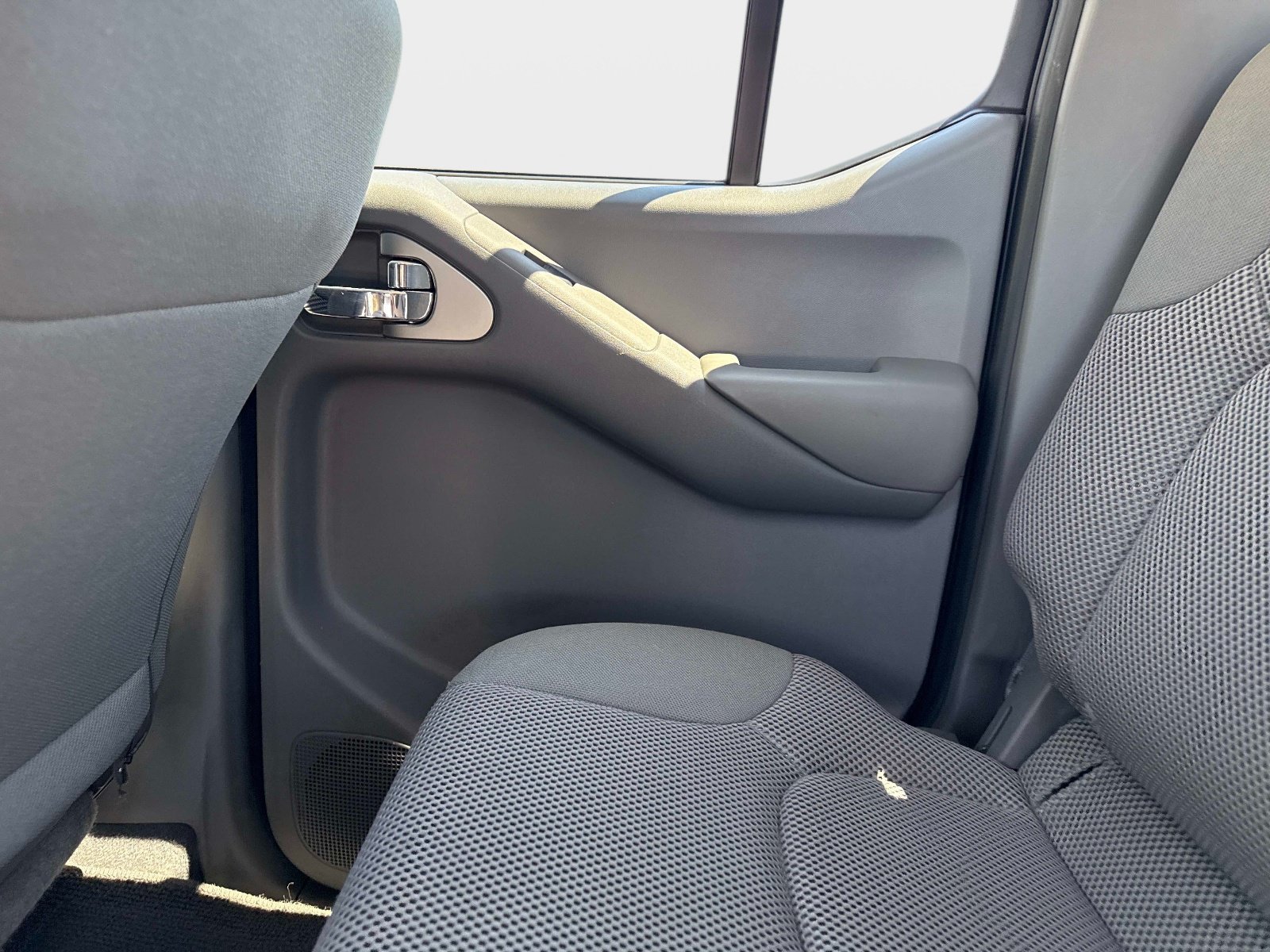 Used 2020 Nissan Frontier SV RWD image 16