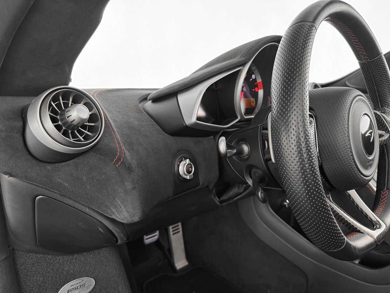 Used 2015 McLaren 650S Spider image 16