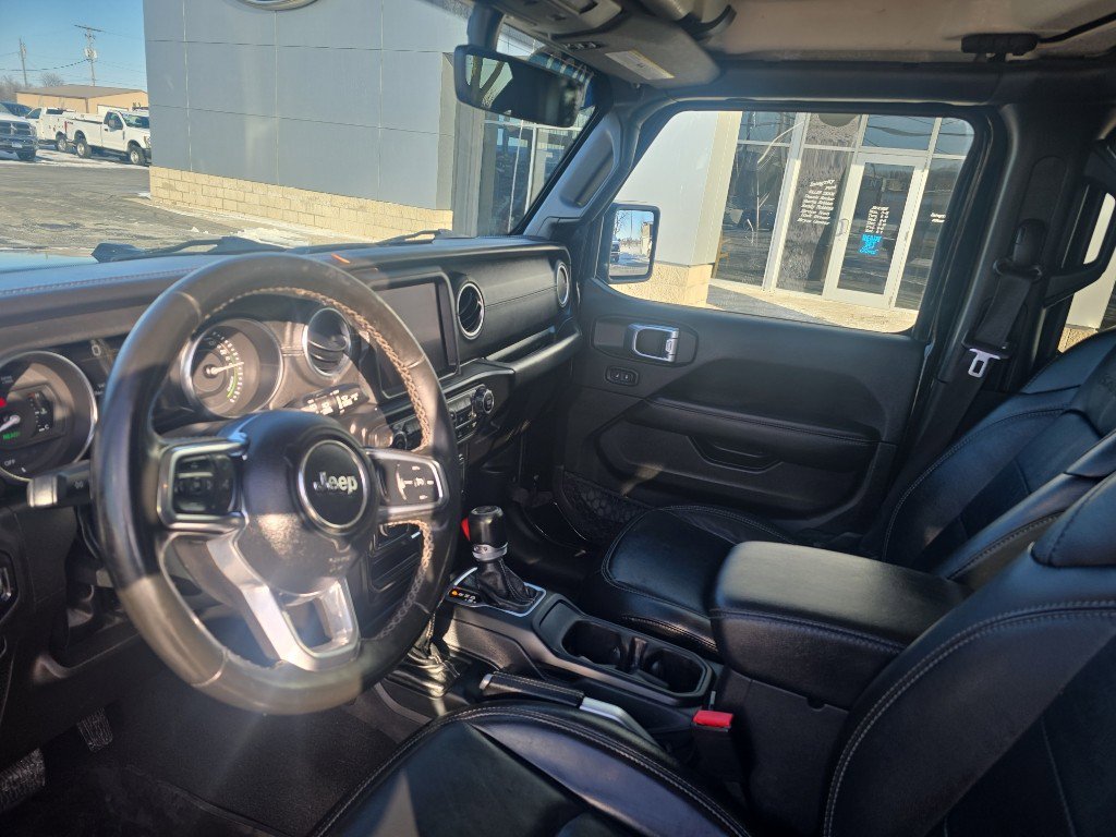Used 2022 Jeep Wrangler Unlimited Sahara w/ Cold Weather Group image 17