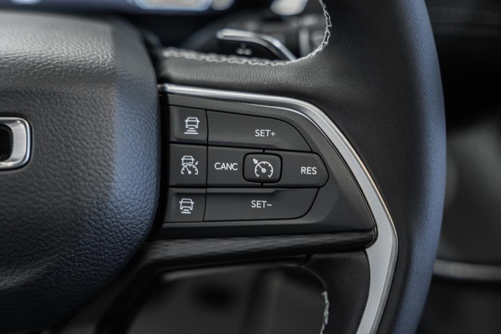 New 2025 Jeep Grand Cherokee Altitude image 26