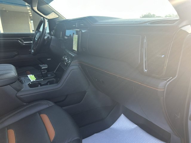 Used 2025 GMC Sierra 1500 AT4 w/ Technology Package AWD/4WD image 15