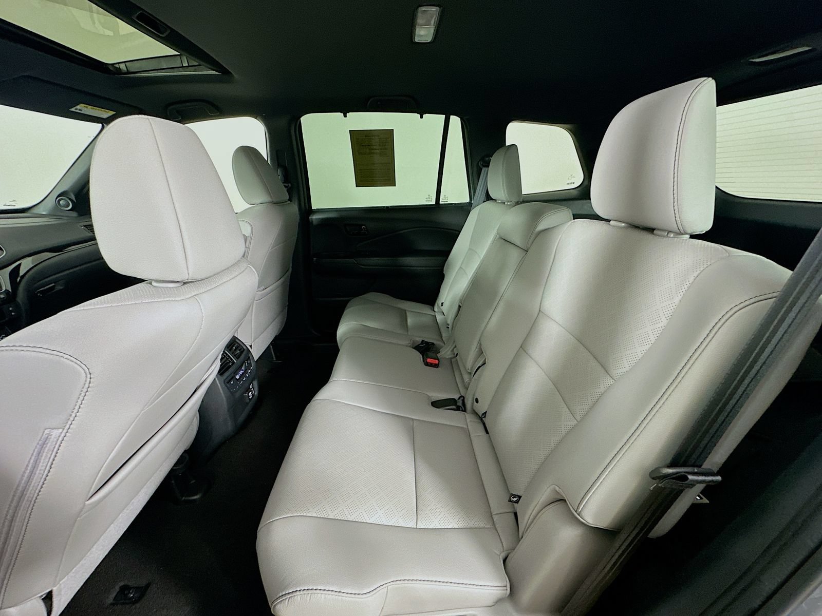 Used 2022 Honda Passport Elite image 37
