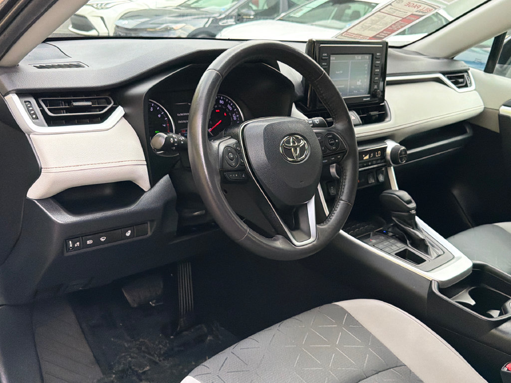 Used 2020 Toyota RAV4 XLE w/ XLE Grade Weather Package AWD/4WD image 21