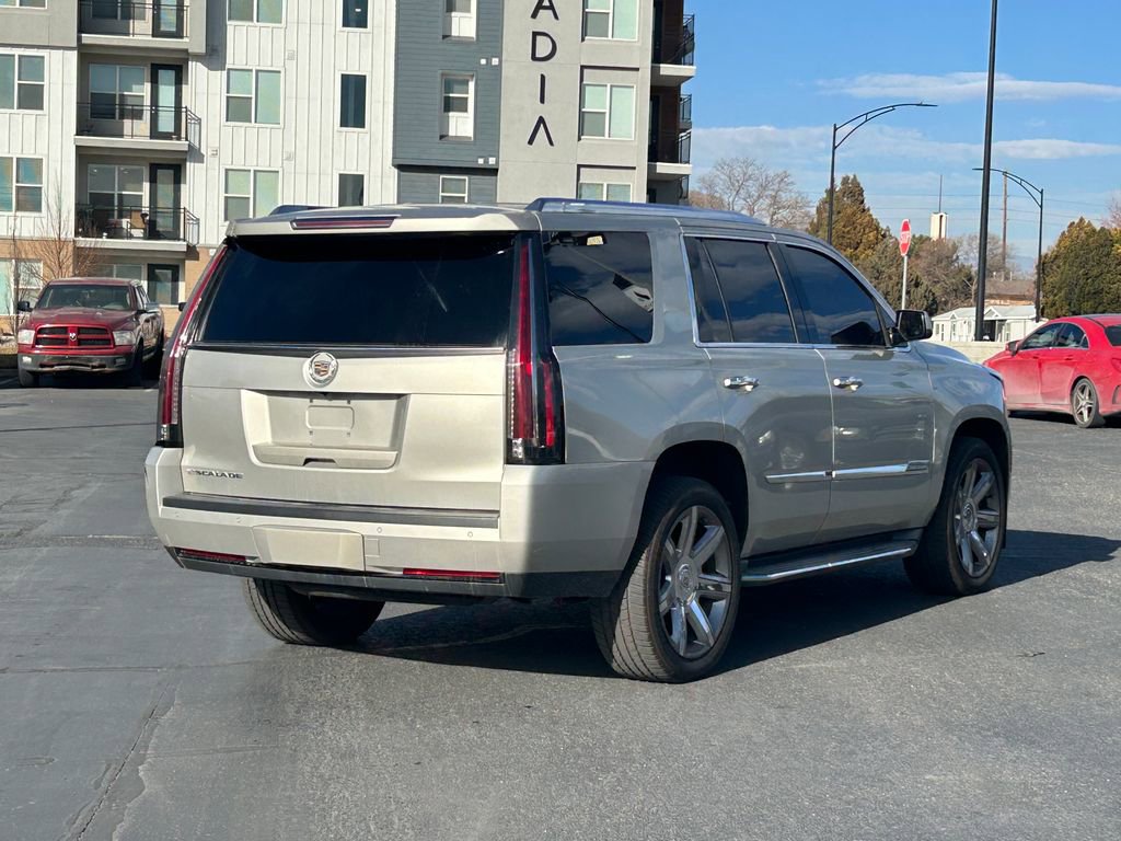 Used 2015 Cadillac Escalade Luxury AWD/4WD image 4