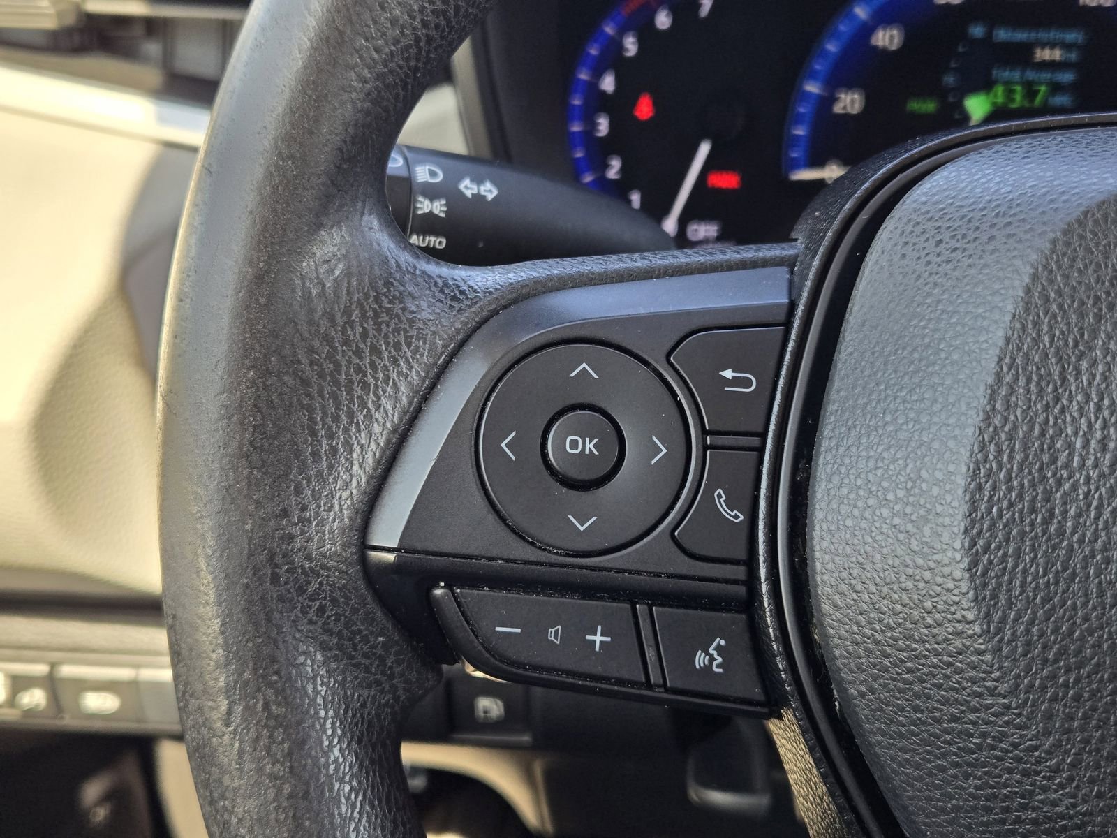 Used 2020 Toyota Corolla LE image 30