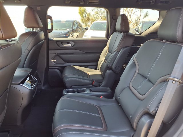 New 2026 Nissan Armada SL w/ Captain's Chari Seat Package AWD/4WD image 11