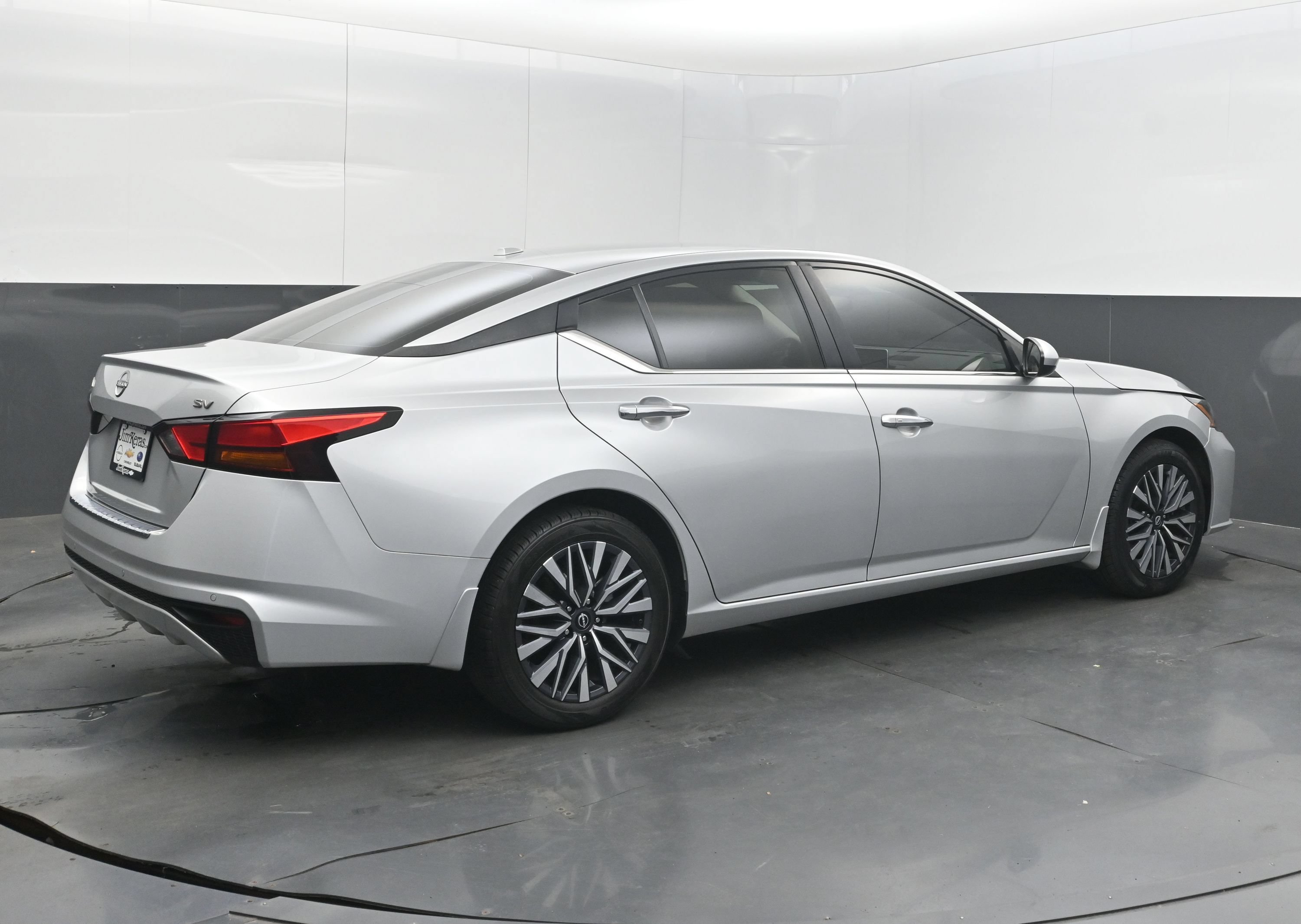 Used 2023 Nissan Altima 2.5 SV FWD image 9