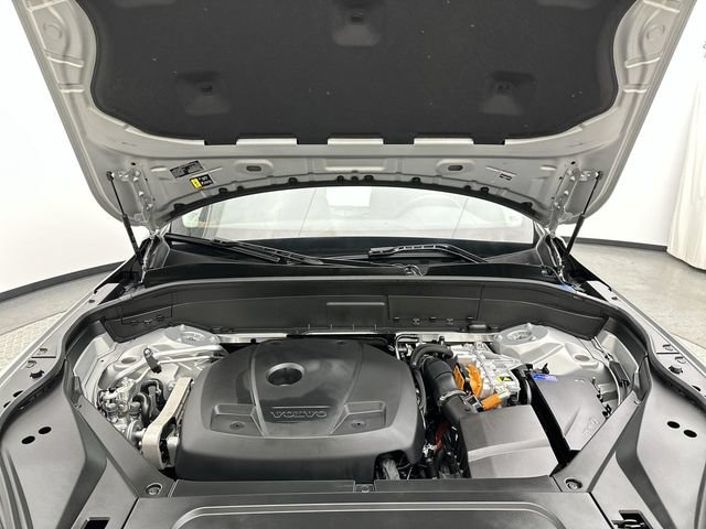Certified 2025 Volvo XC90 T8 Plus w/ Protection Package Premier AWD/4WD image 27