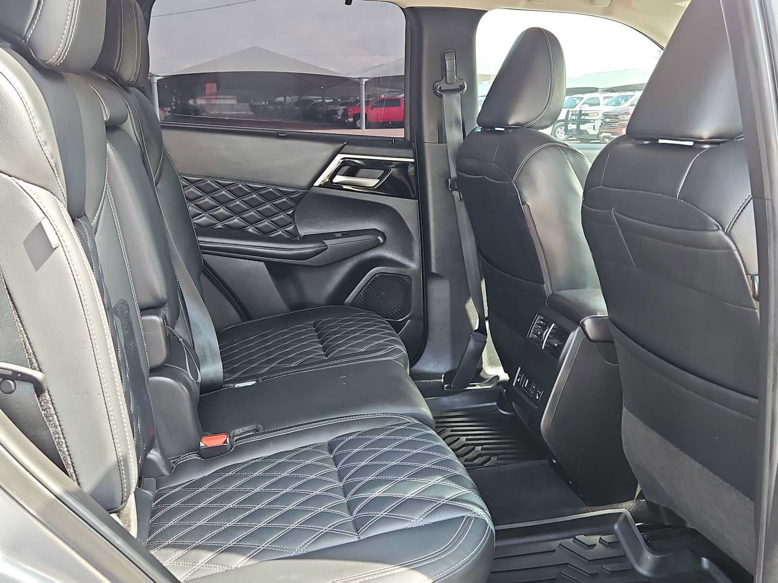 Used 2024 Mitsubishi Outlander SEL FWD image 17