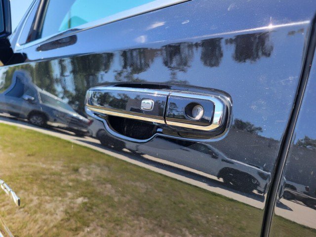 Used 2022 GMC Yukon XL SLT AWD/4WD image 9