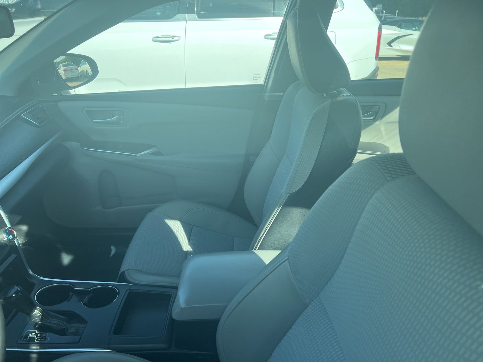 Used 2016 Toyota Camry SE w/ Moonroof Package image 16