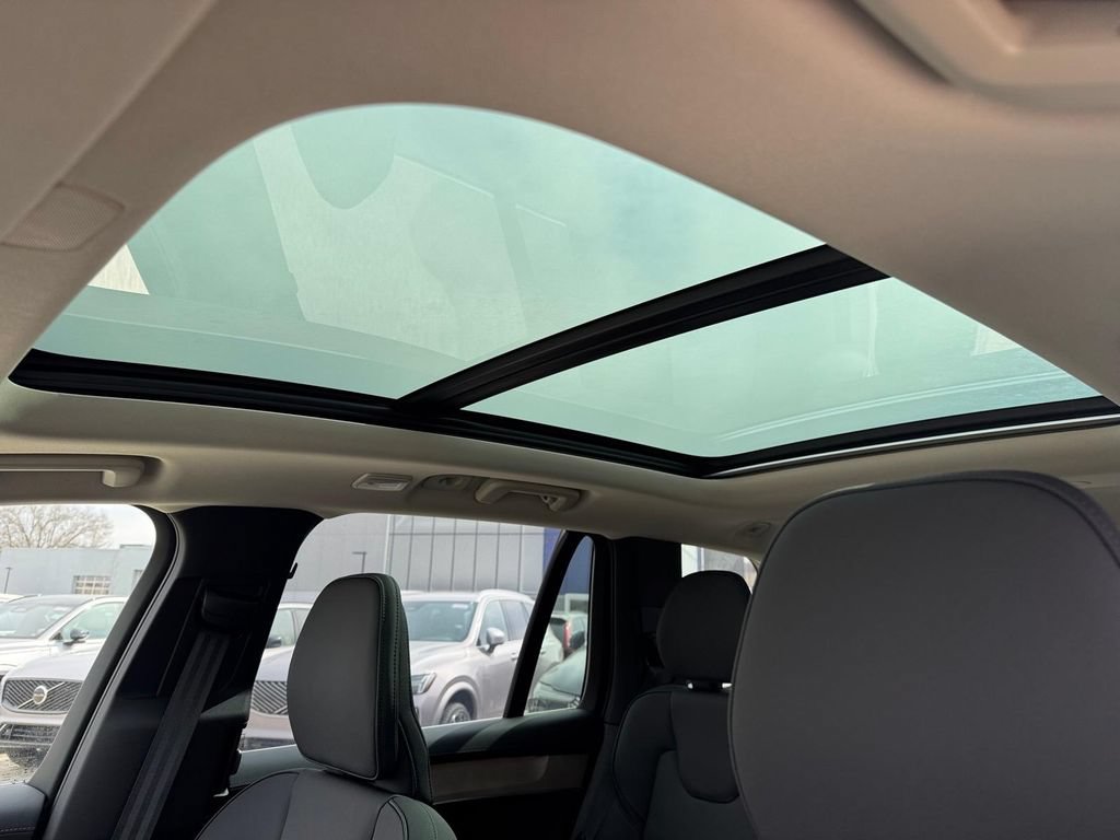 New 2026 Volvo XC90 T8 Plus w/ Protection Package Premier AWD/4WD image 6