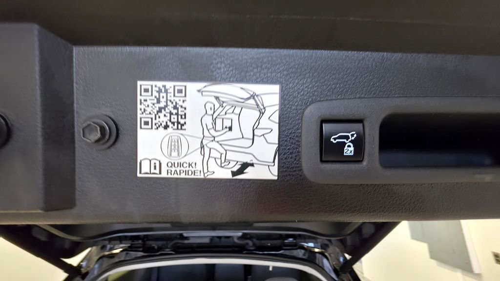 Used 2024 Toyota Sienna XLE image 12