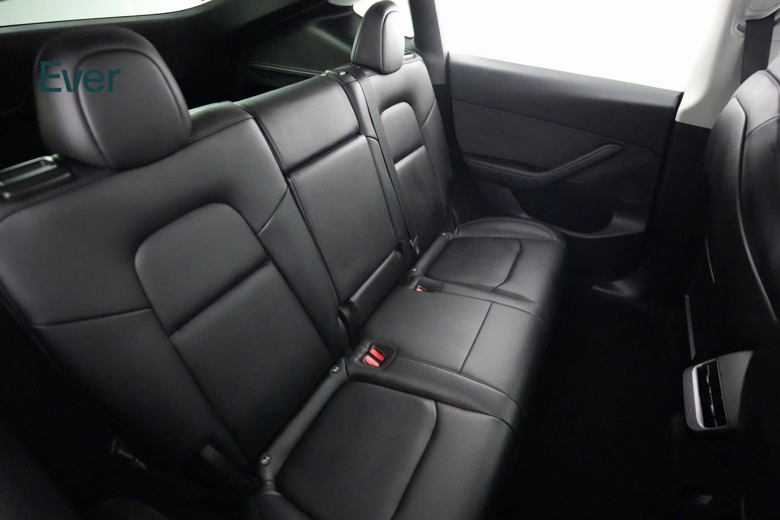 Used 2022 Tesla Model Y Long Range image 9