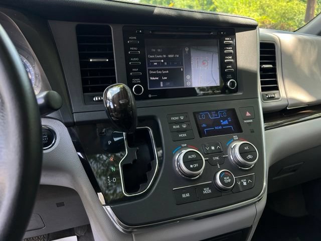 Used 2018 Toyota Sienna XLE w/ XLE Navigation Package AWD/4WD image 36
