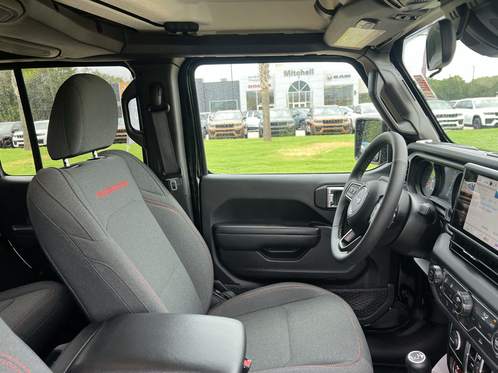 Certified 2025 Jeep Wrangler Unlimited Rubicon w/ Convenience Group AWD/4WD image 17