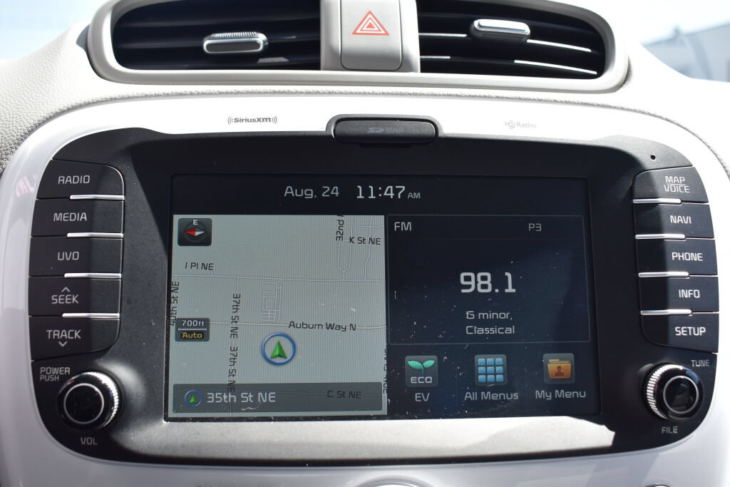 Used 2017 Kia Soul EV FWD image 11