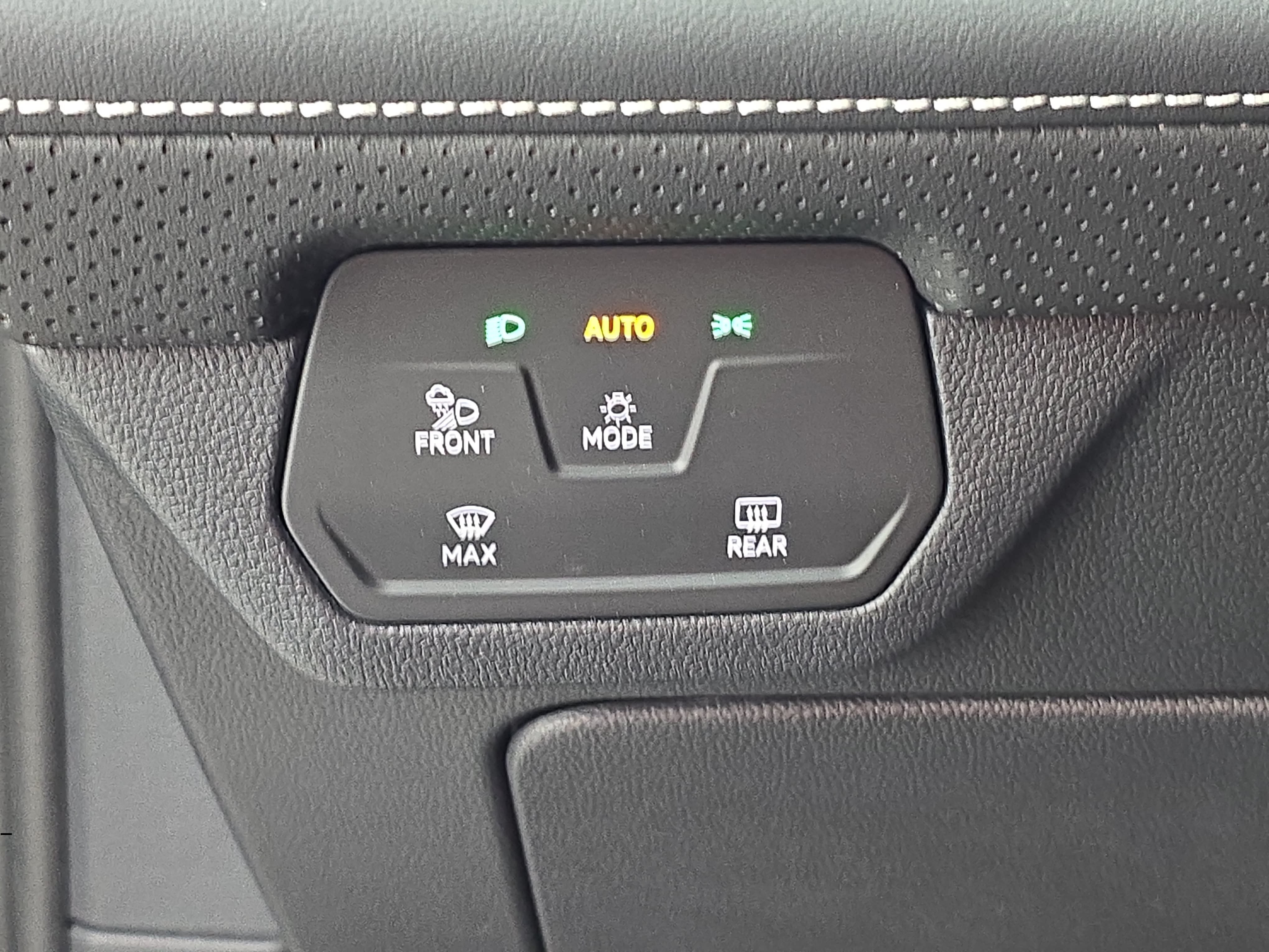 Certified 2025 Volkswagen Atlas Cross Sport SE w/ Panoramic Sunroof Package FWD image 26