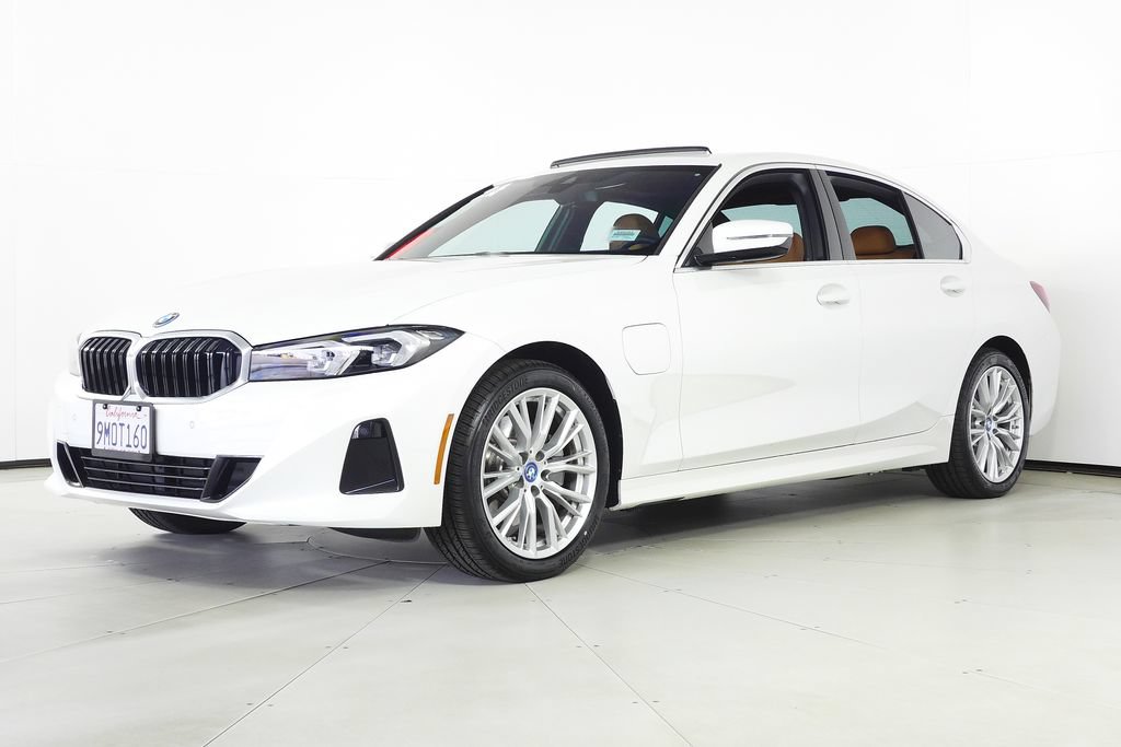Used 2024 BMW 330e w/ Convenience Package RWD image 2