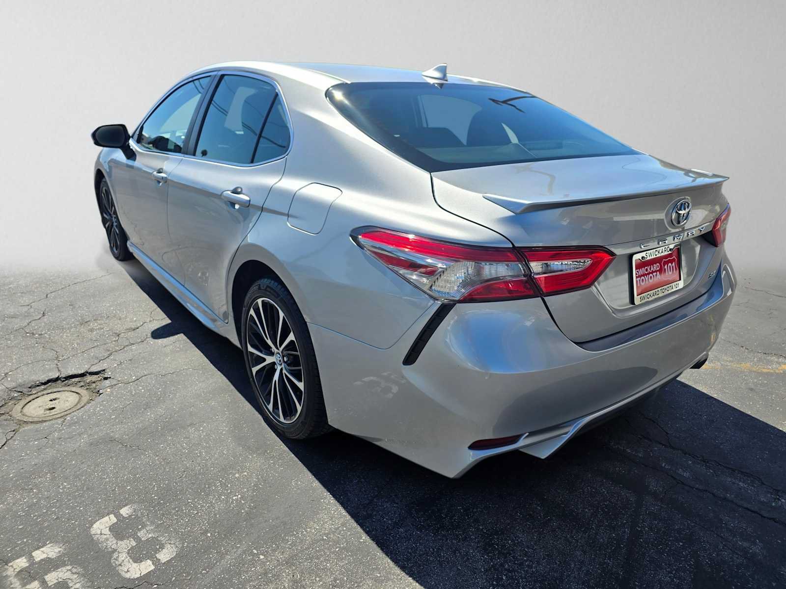 Used 2019 Toyota Camry SE FWD image 5