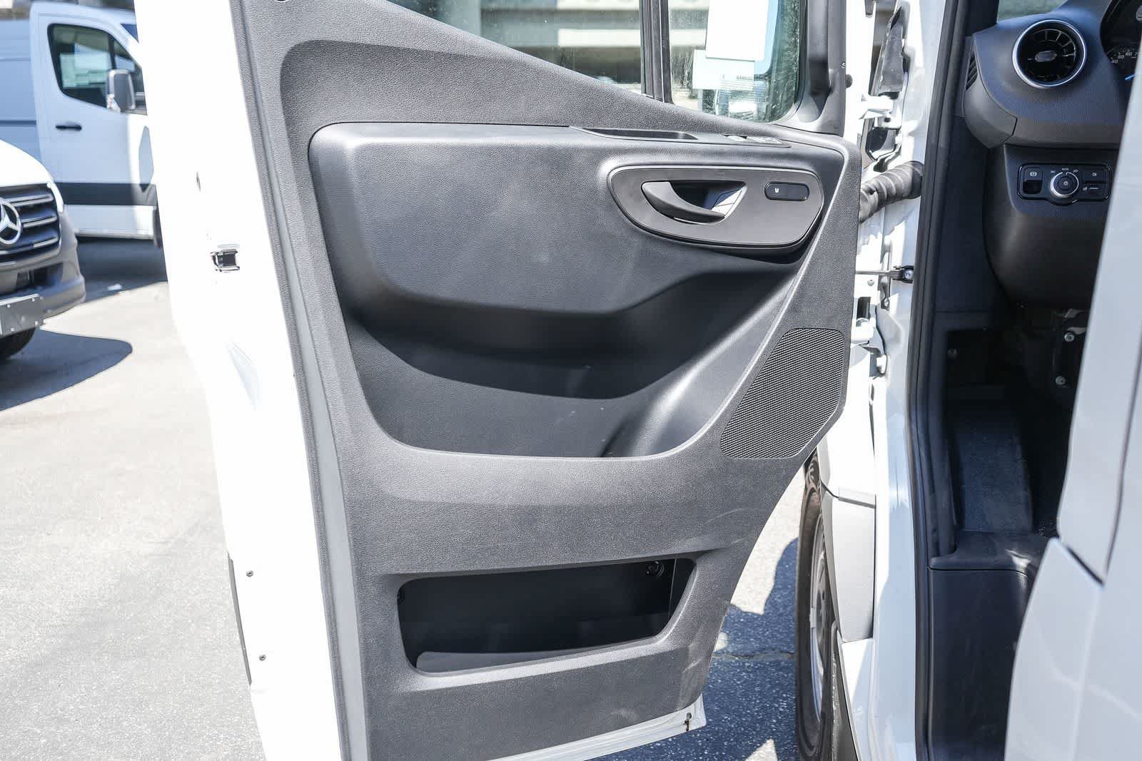 New 2025 Mercedes-Benz eSprinter 170 Cargo image 22