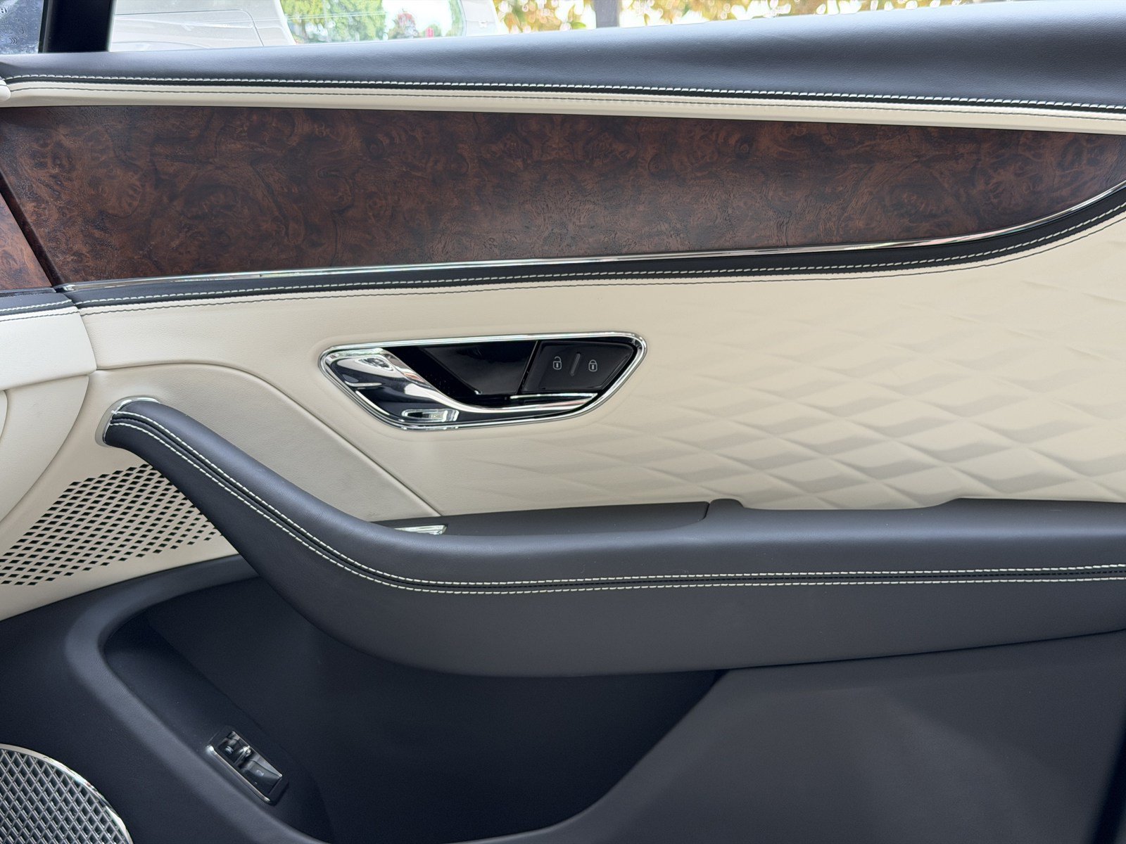 Used 2026 Bentley Flying Spur Azure AWD/4WD image 33
