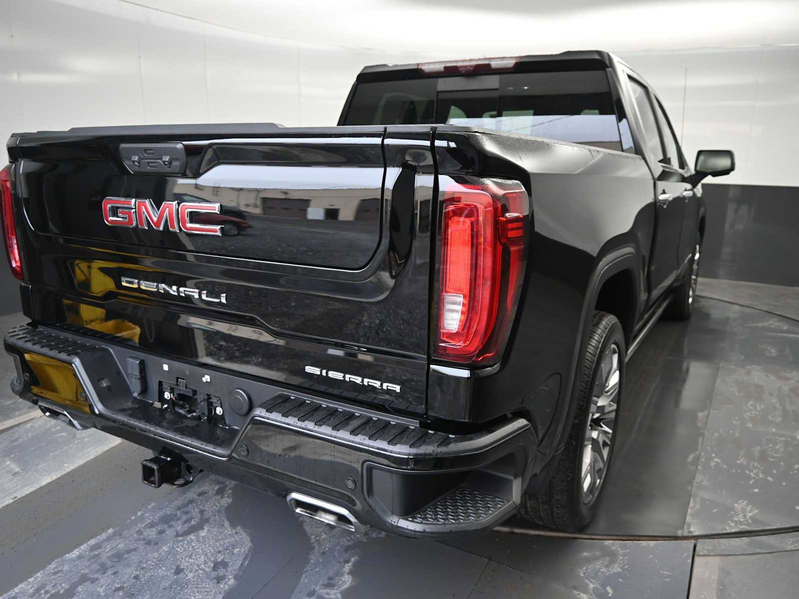 Used 2023 GMC Sierra 1500 Denali w/ Denali Reserve Package AWD/4WD image 10