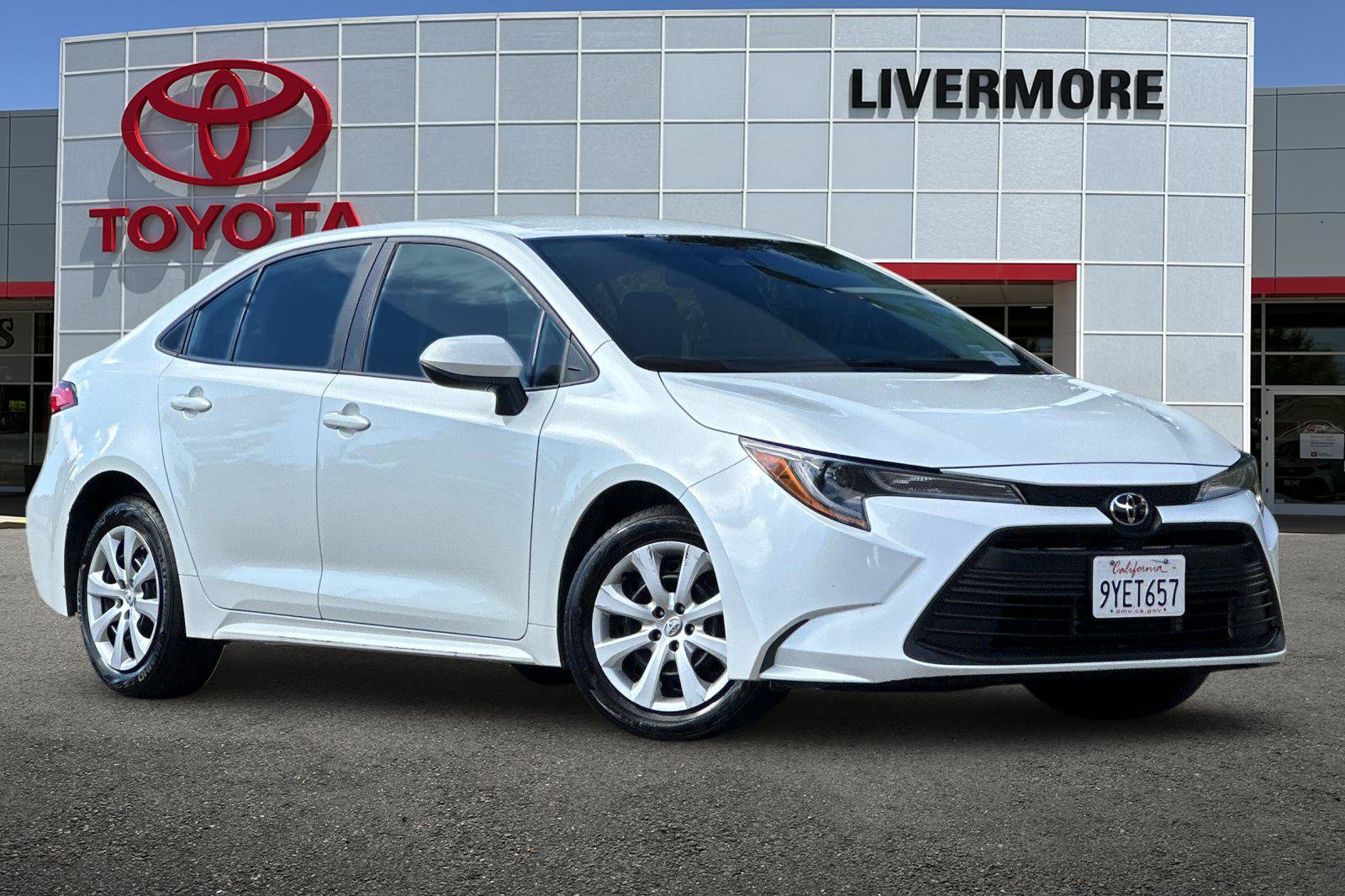 Used 2024 Toyota Corolla LE FWD image 2