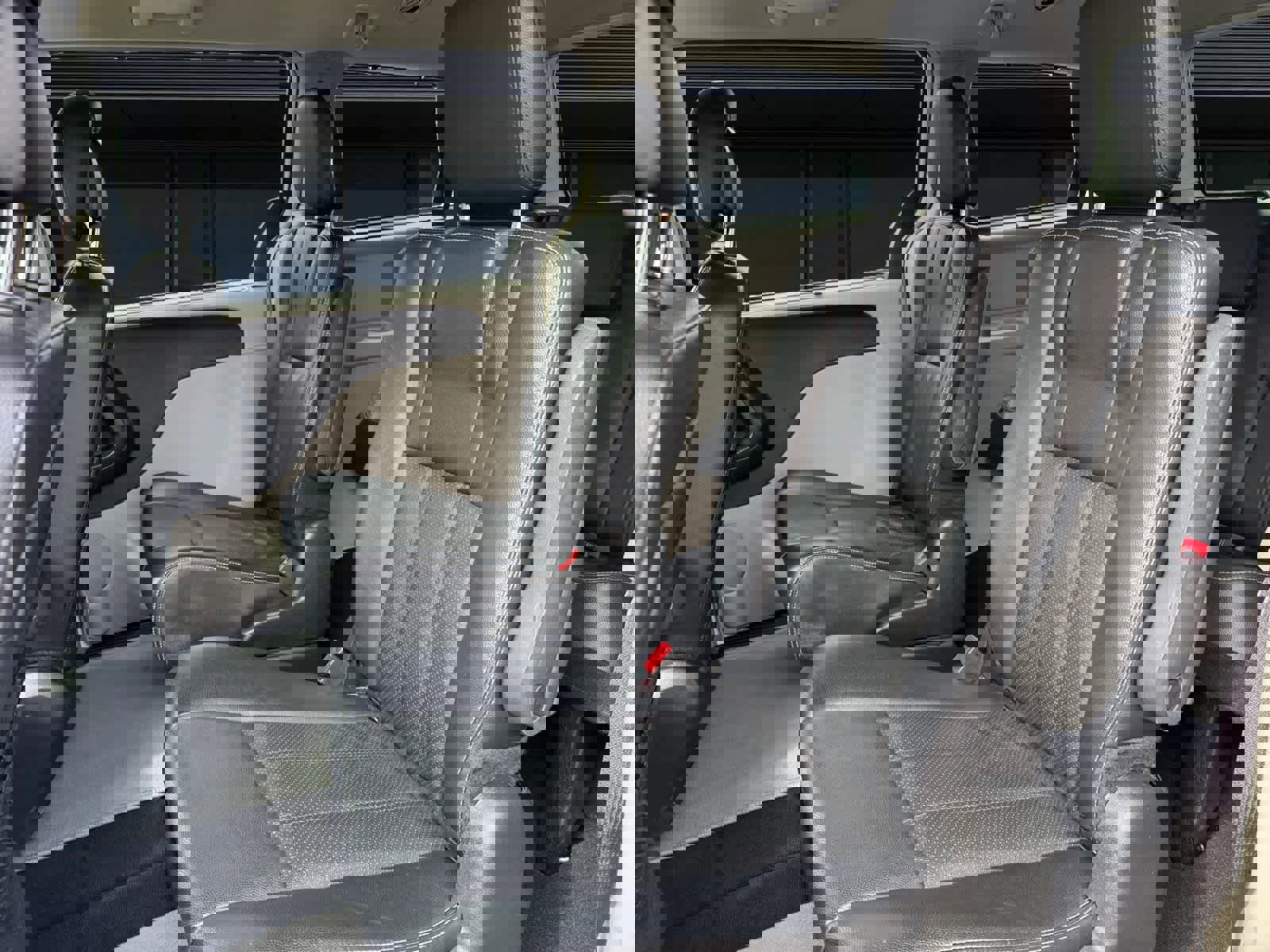 Used 2015 Chrysler Town & Country Touring-L image 20